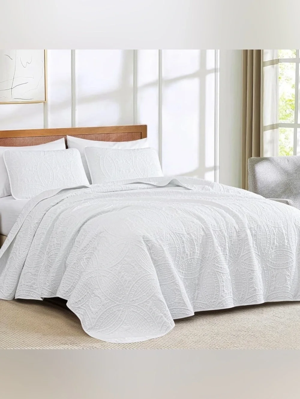 White Quilted queen 3 piece Bedspread Set